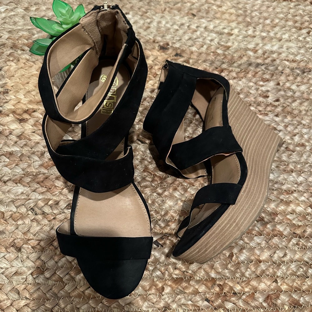 BLACK WEDGE HEELS